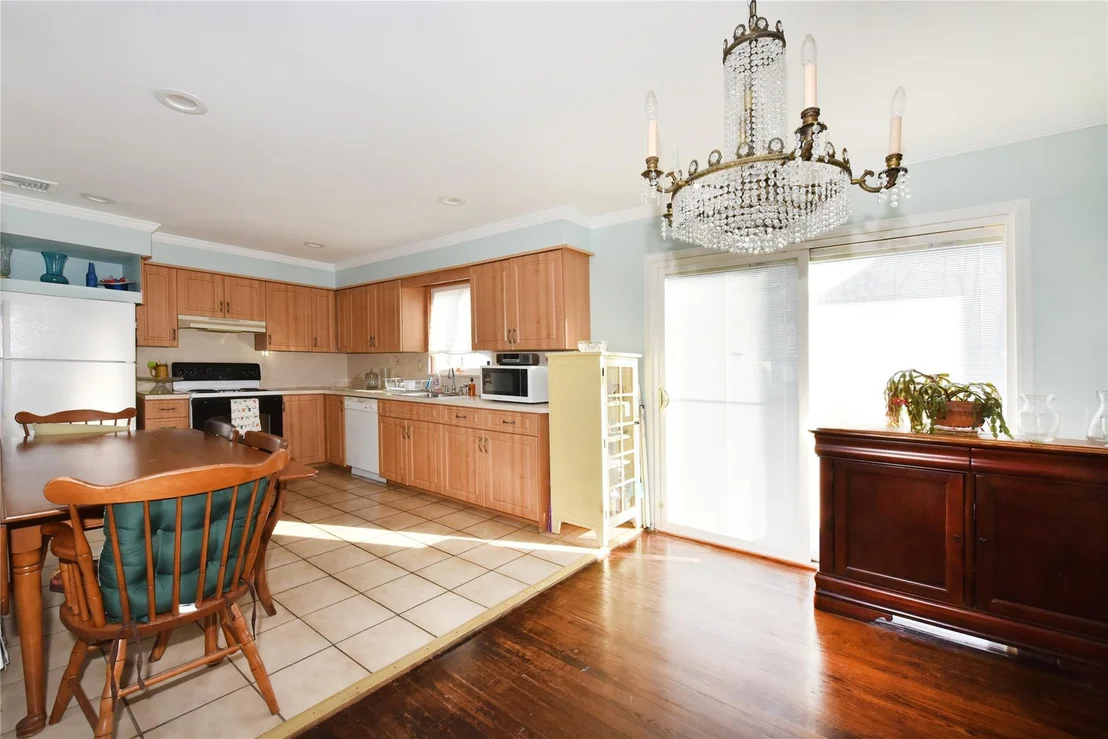 Photo of 195 Maple Avenue