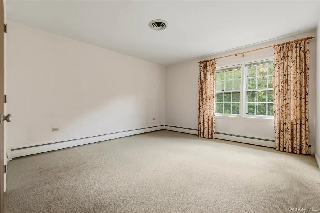 Photo of 17 Whitehouse Avenue