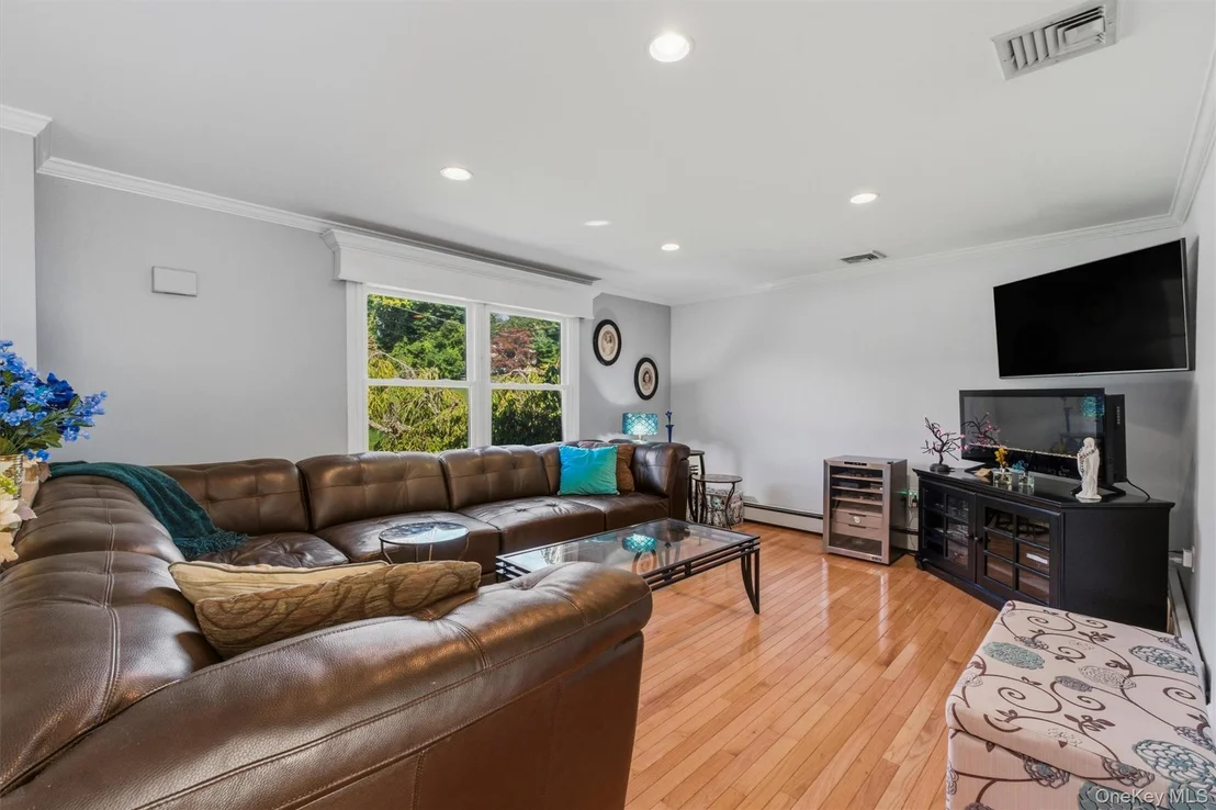 Photo of 77 Robin Drive