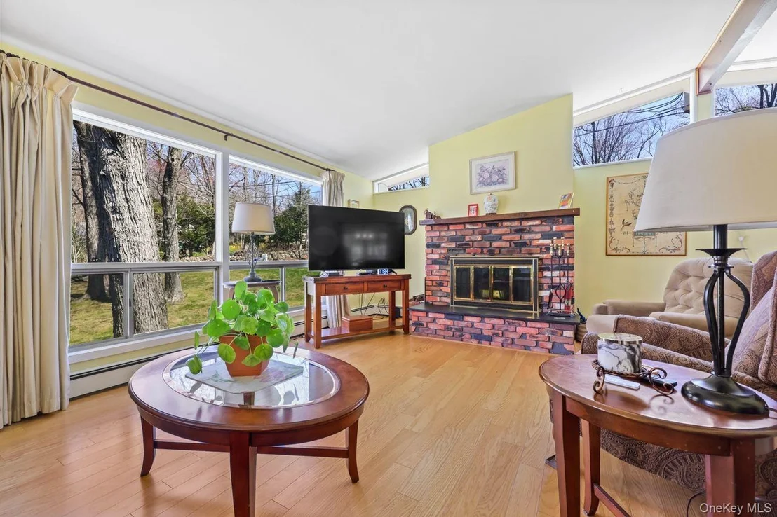 Photo of 320 Allview Avenue