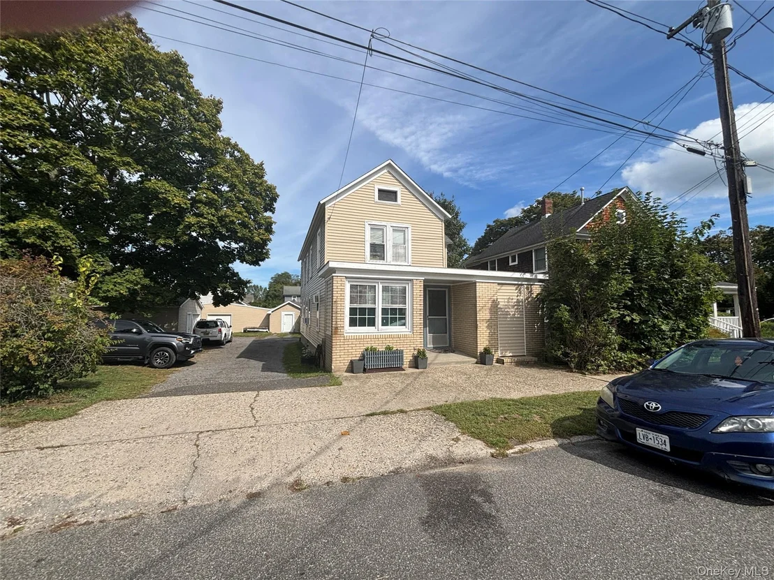 Photo of 226 Sweezy Avenue