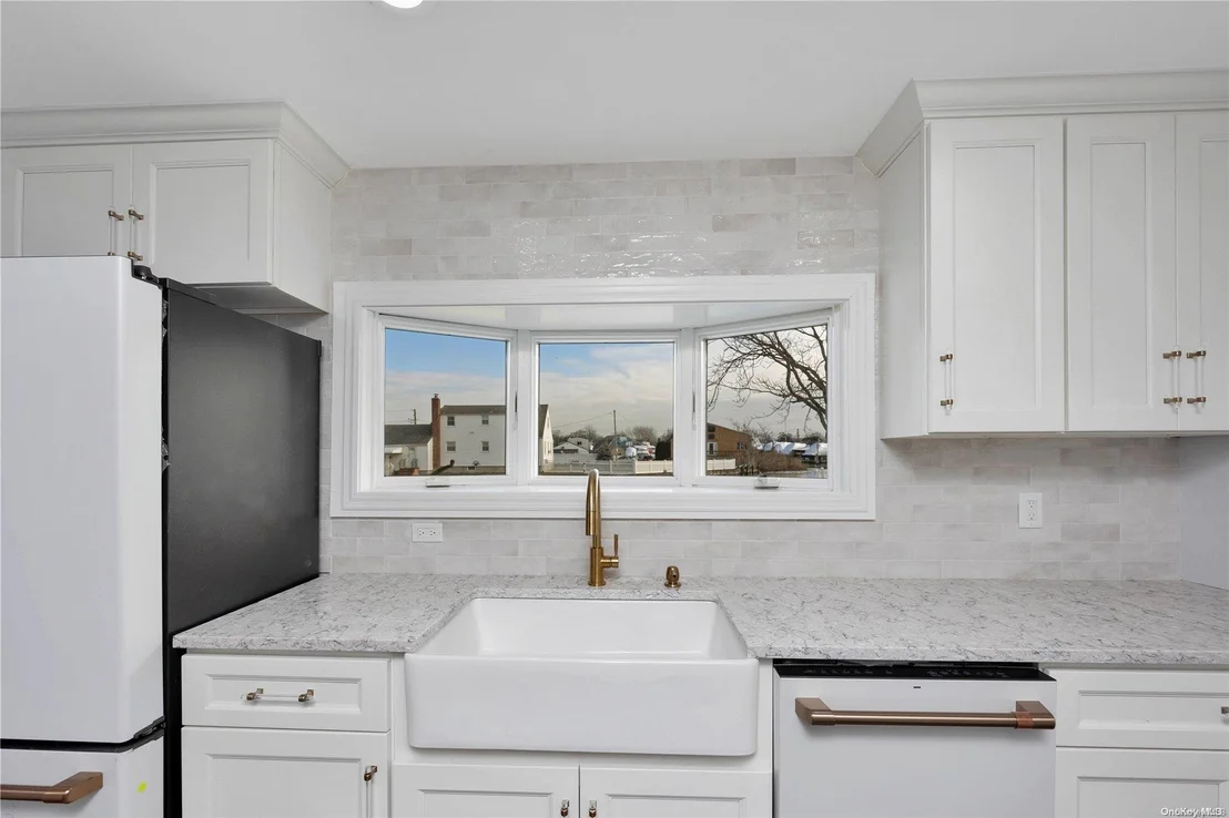 Photo of 324 Clocks Boulevard