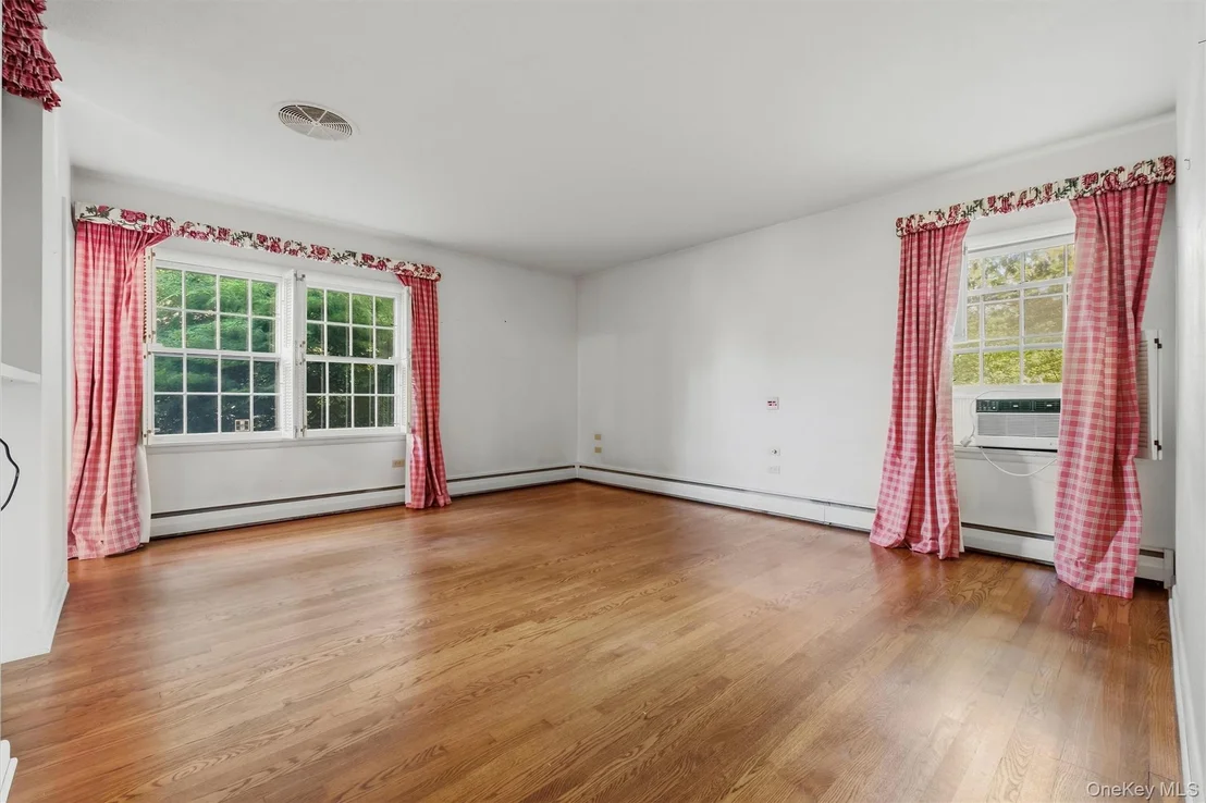 Photo of 17 Whitehouse Avenue