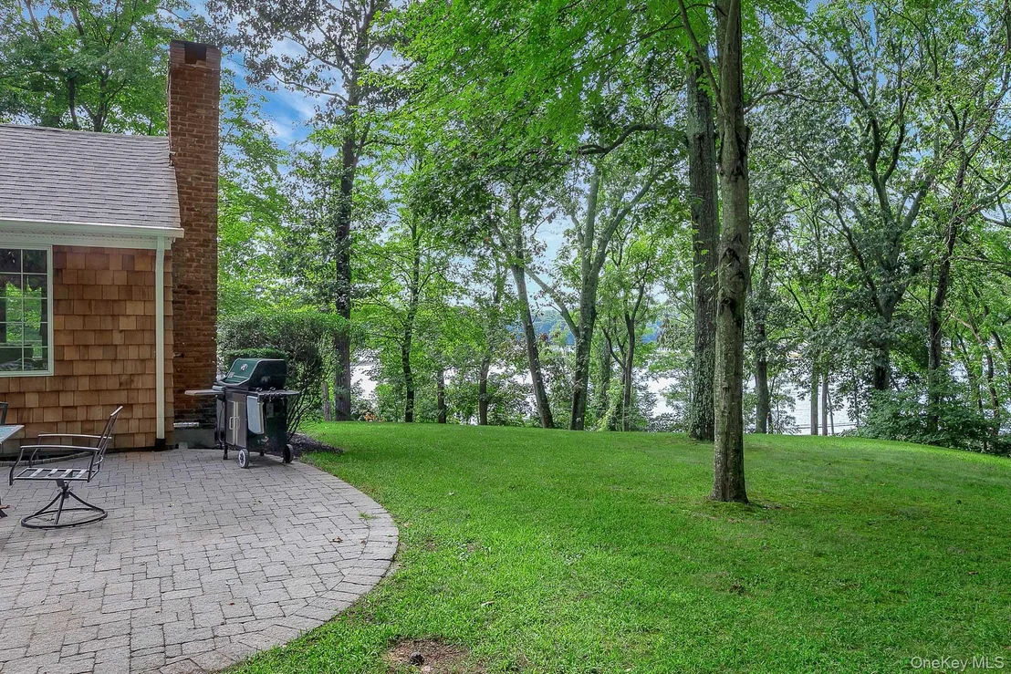 Photo of 451 River Road