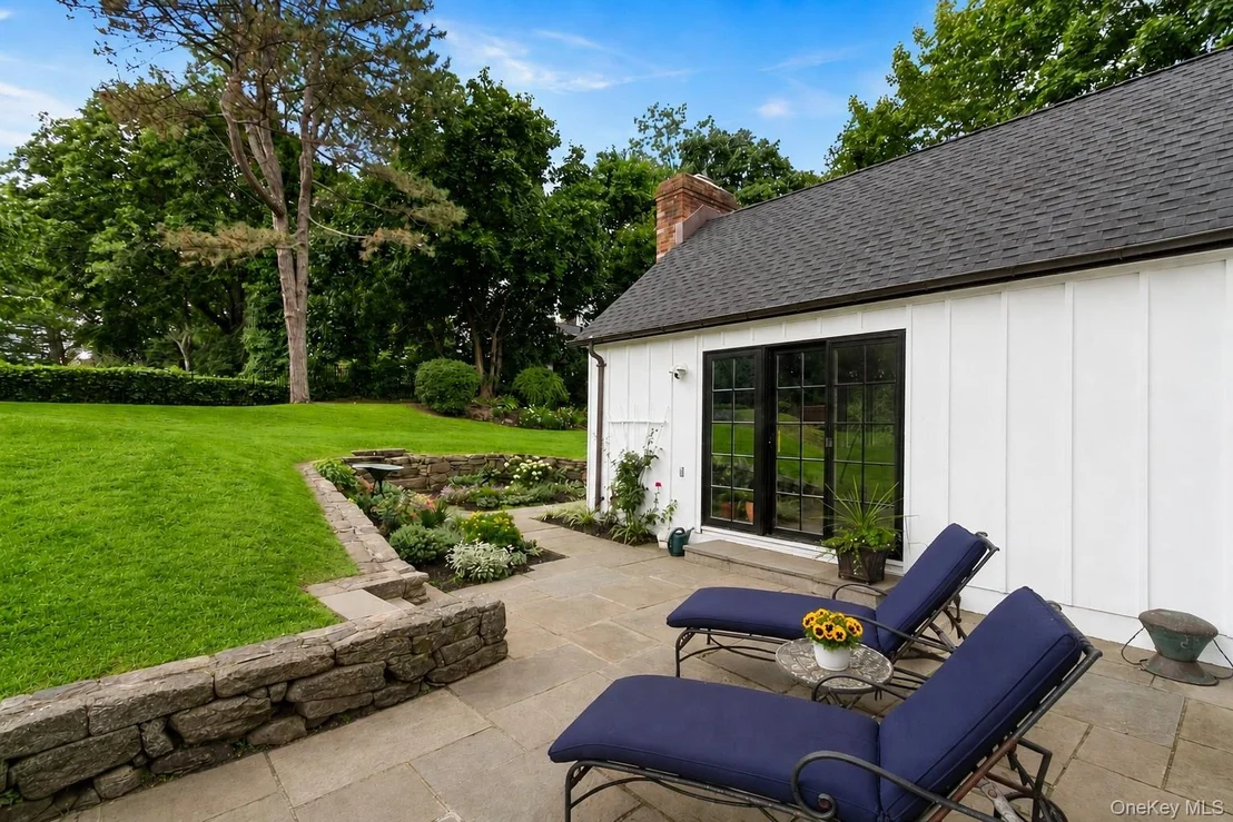 Photo of 449 Pelham Manor Road