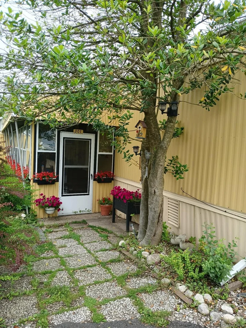 Photo of 301 3rd Avenue
