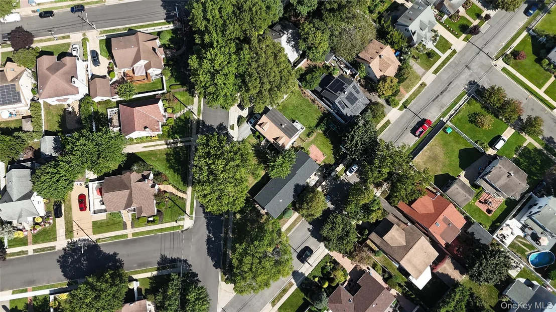 Photo of 1691 Ivanhoe Drive
