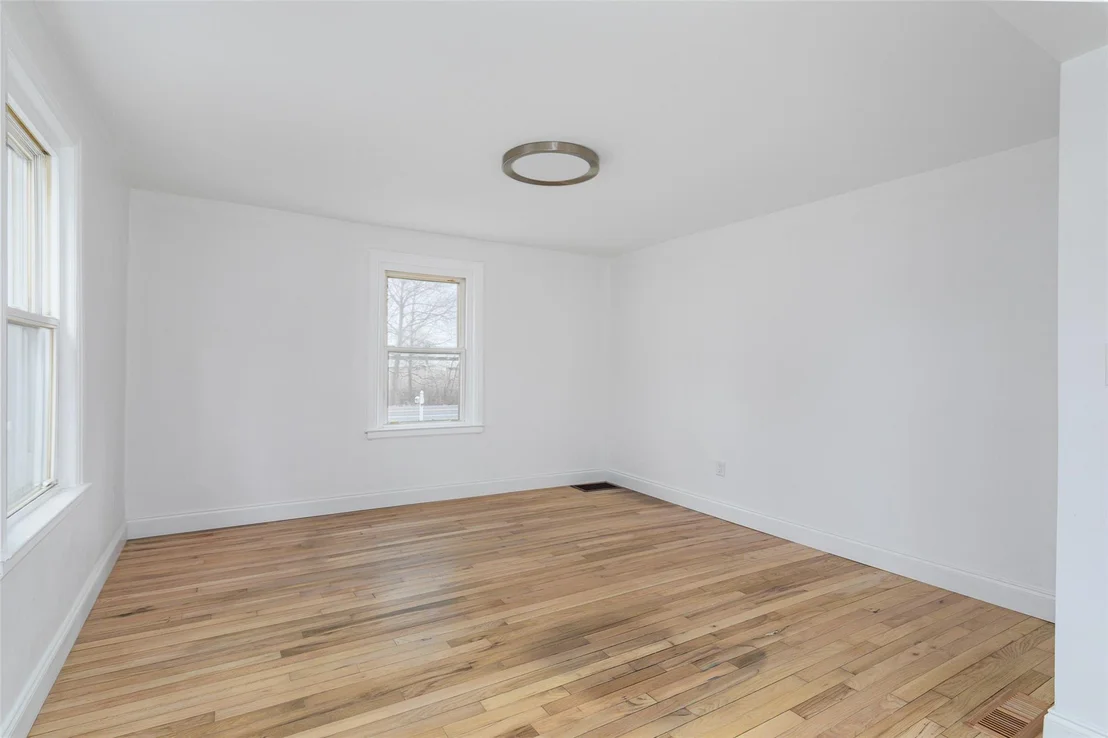 Photo of 305 Violet Avenue