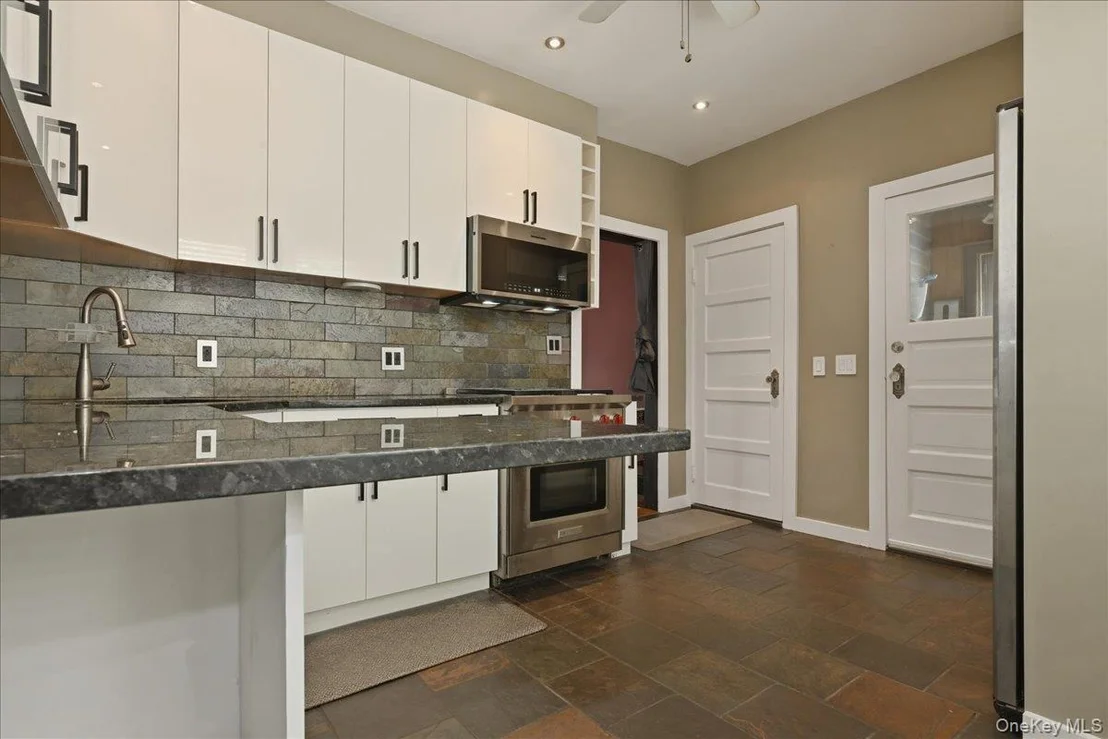 Photo of 991 Cottage Place