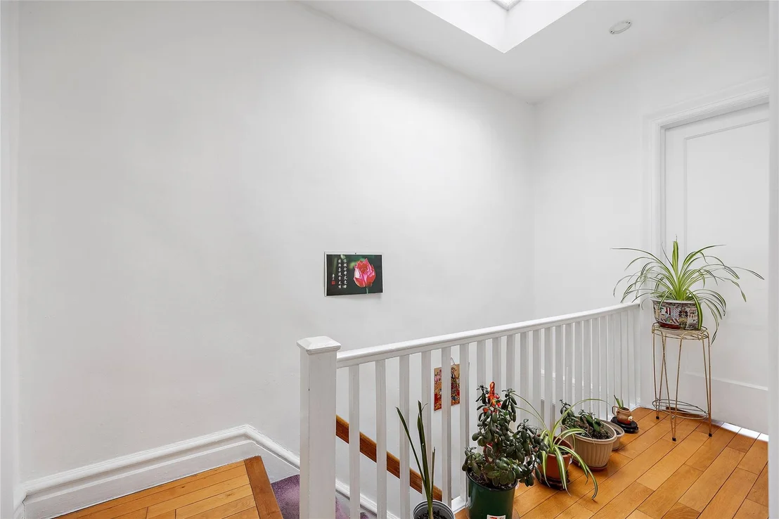 Photo of 140-27 Rose Avenue