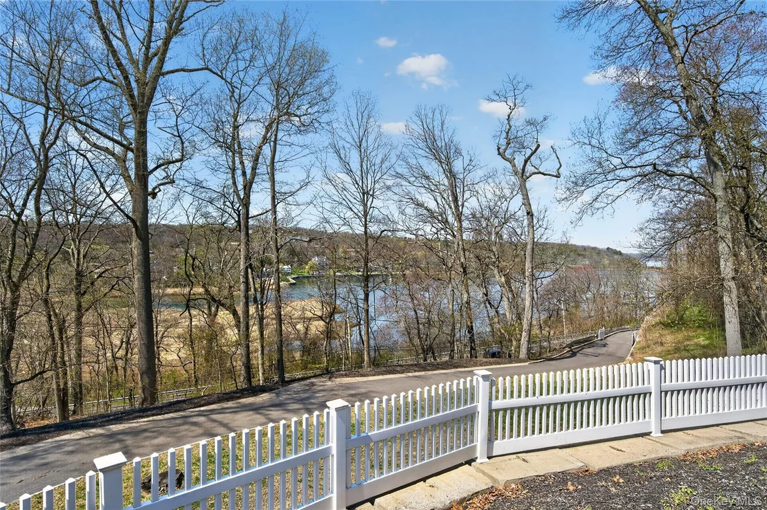 Photo of 261 Harbor Road