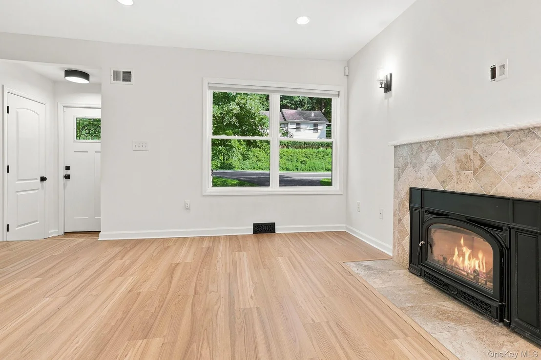 Photo of 32 Red Oaks Mill Road