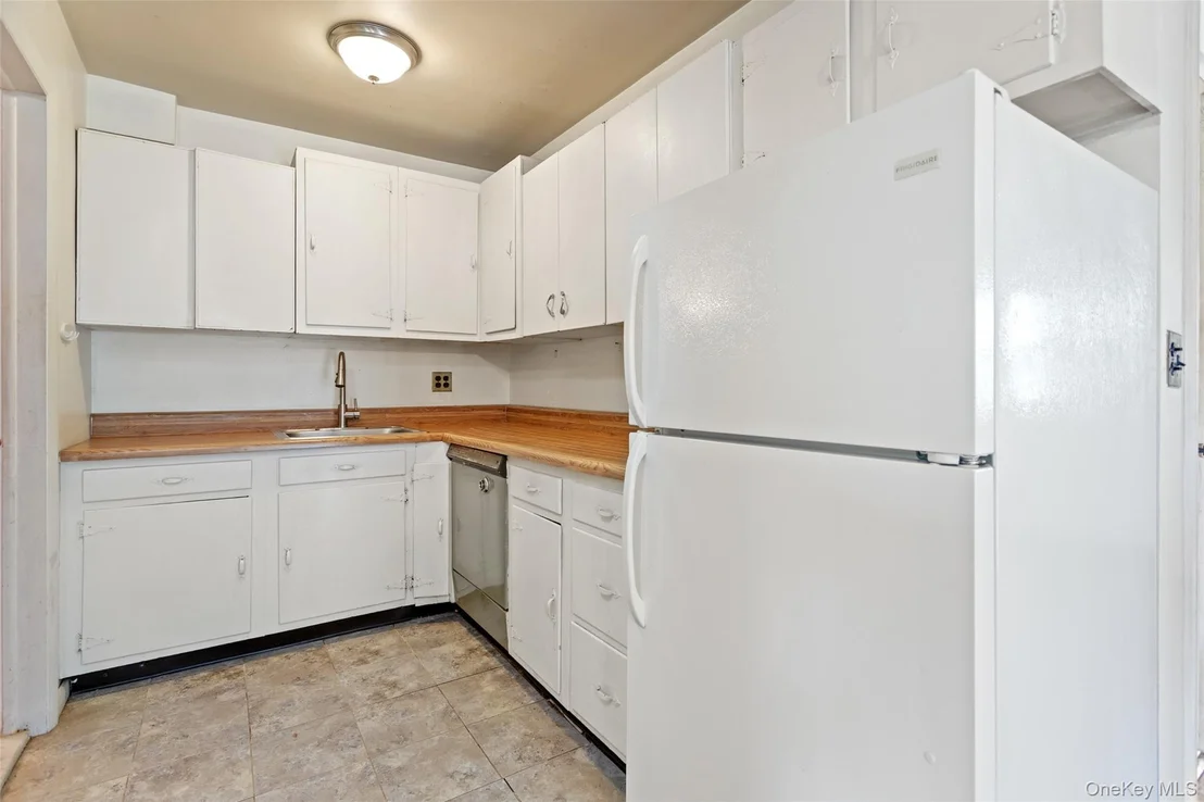 Photo of 180 Bradford Avenue