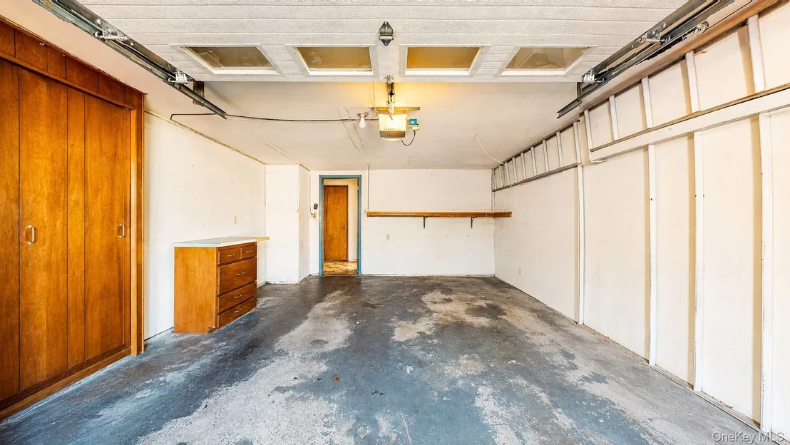 Photo of 336 W Valley Stream Boulevard