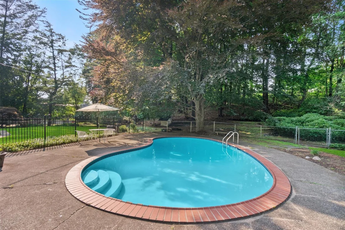 Photo of 150 Kingwood Park