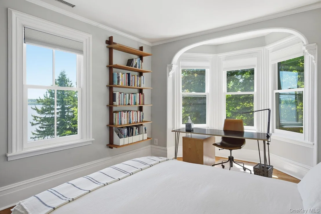 Photo of 215 River Road