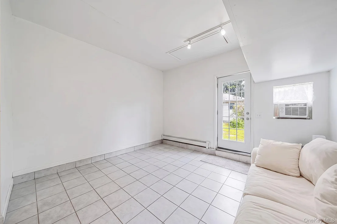 Photo of 35 E 6th Street