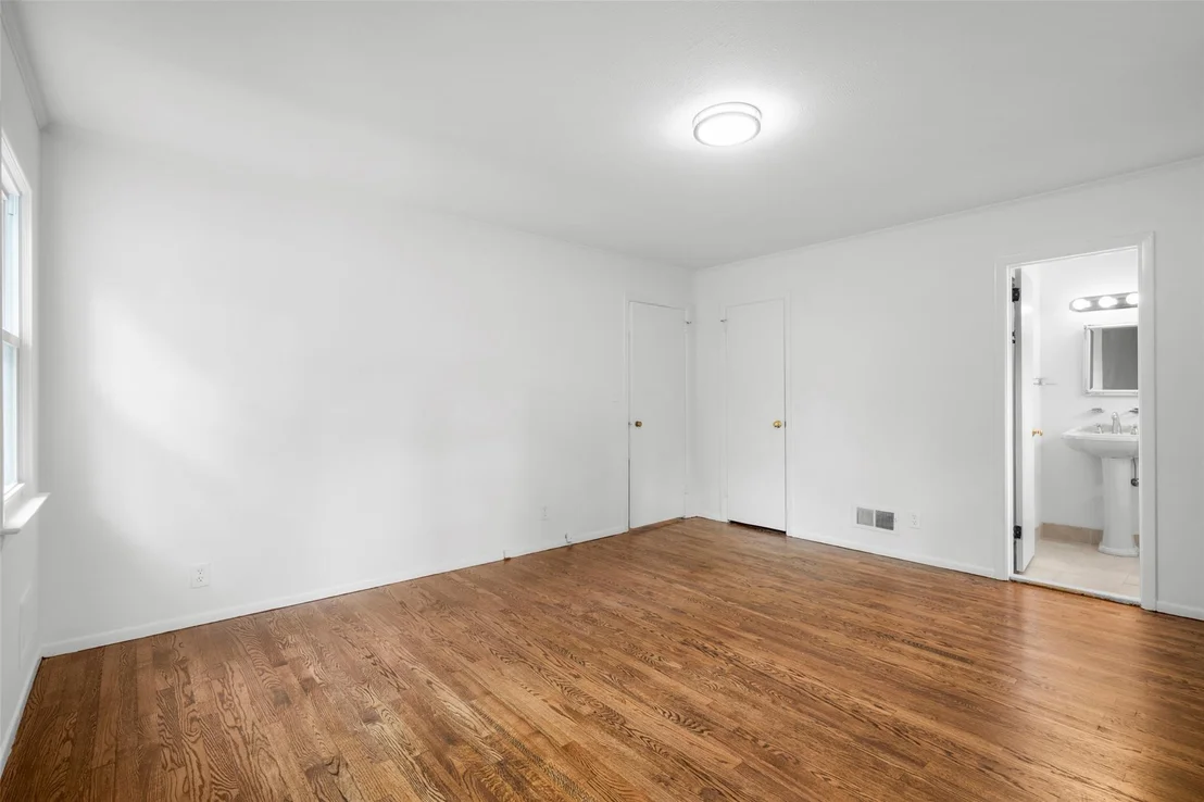 Photo of 320 Stuart Drive