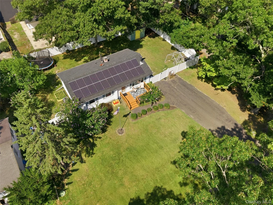 Photo of 211 Hampton Avenue