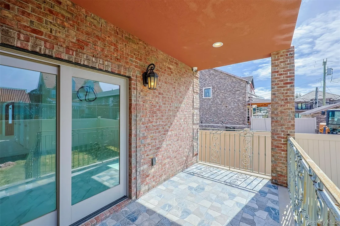 Photo of 10-42 Utopia Parkway