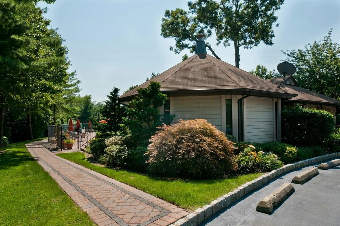 Photo of Unit END at 12 Maple Run Drive
