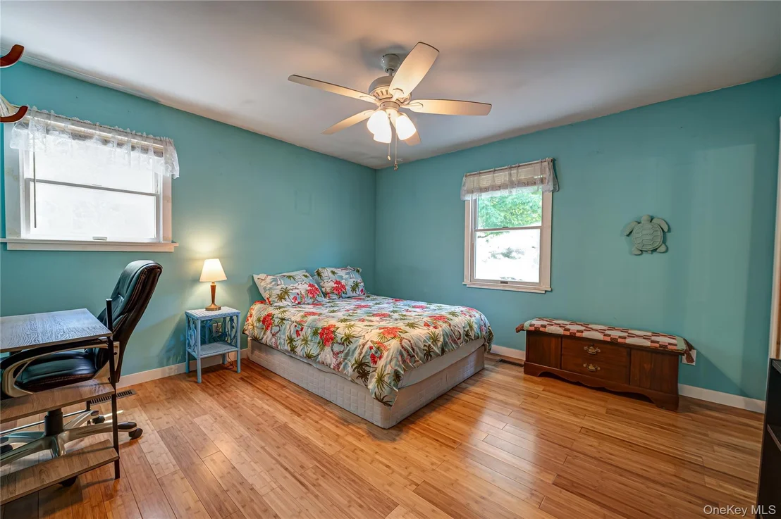 Photo of 37 Crescent Bow