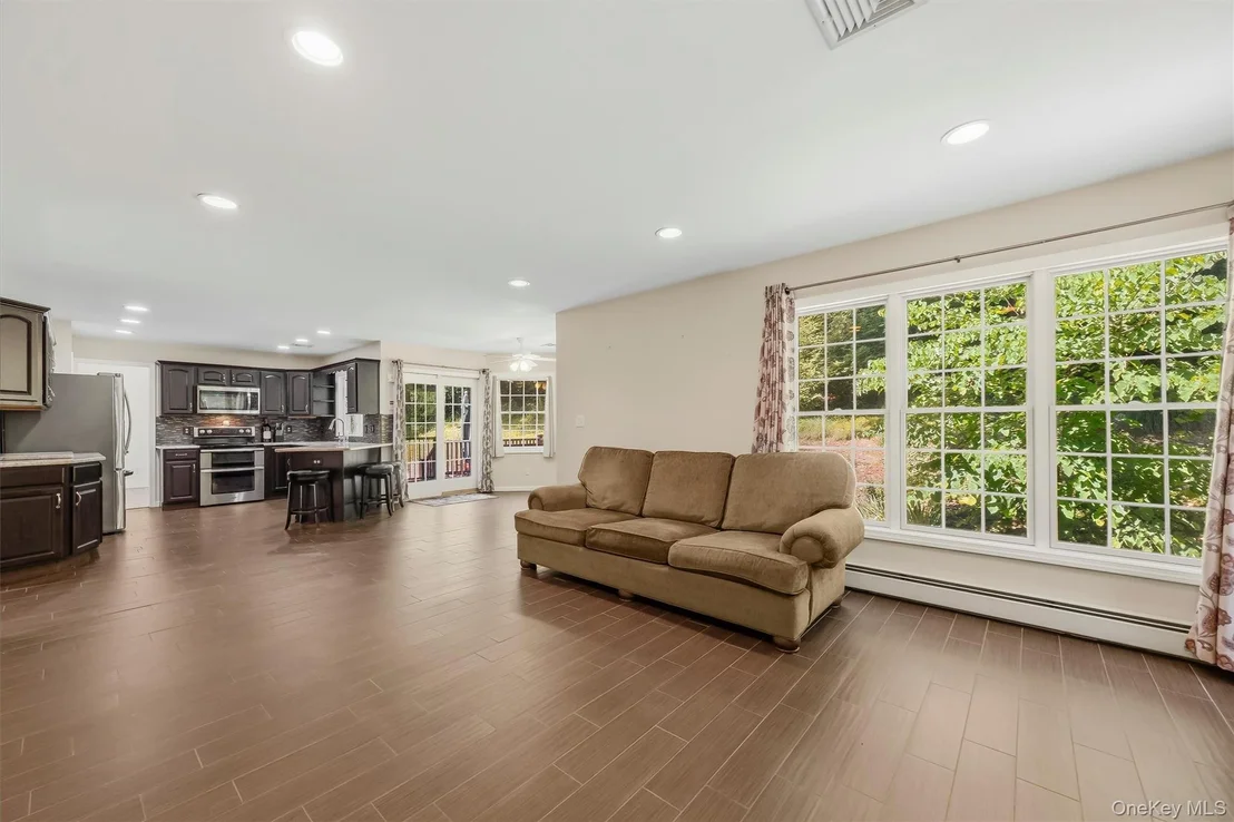 Photo of 32 Robinson Lane