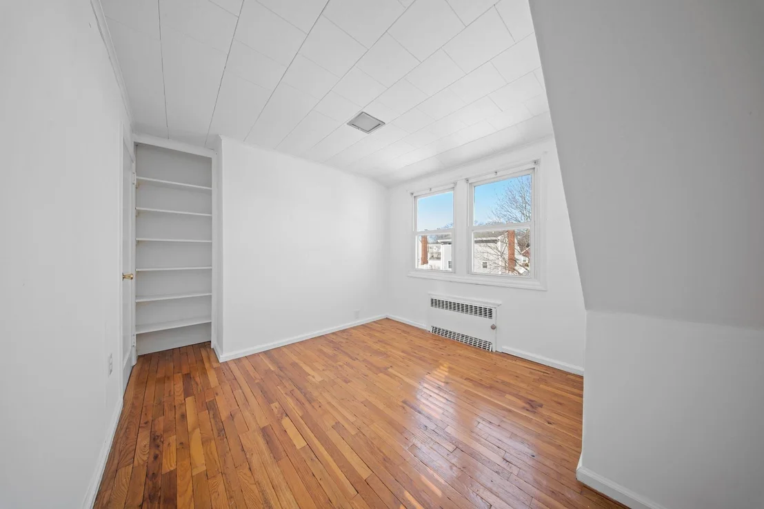 Photo of 855 Edward Street