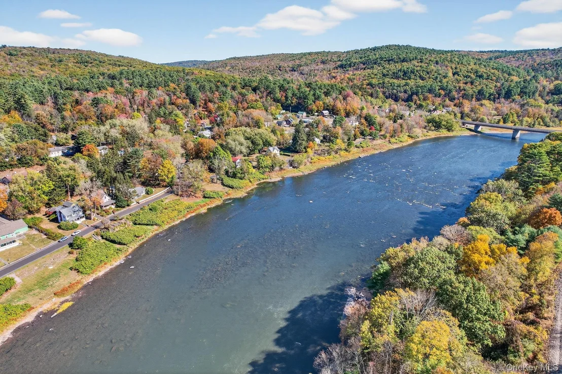 Photo of 48 River Road