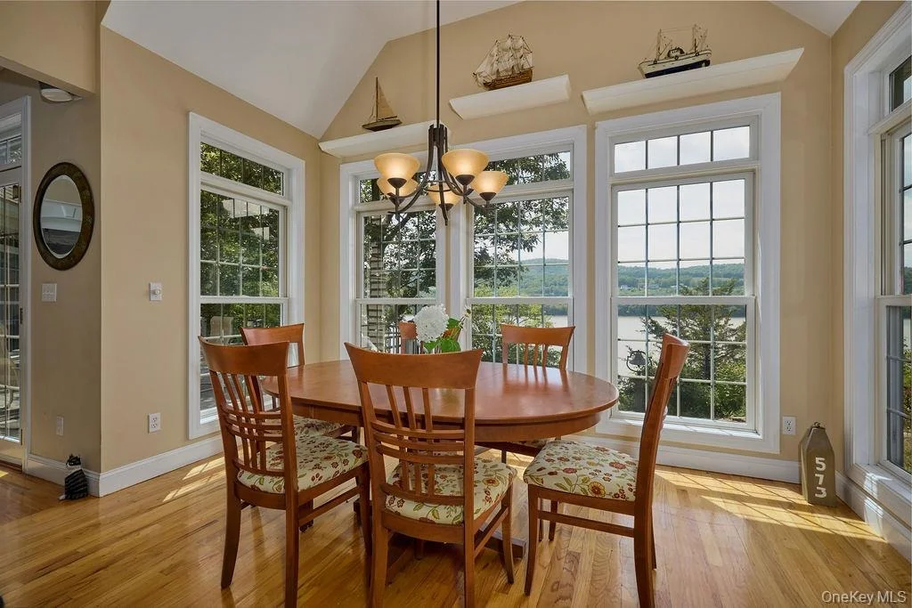 Photo of 90 River Road