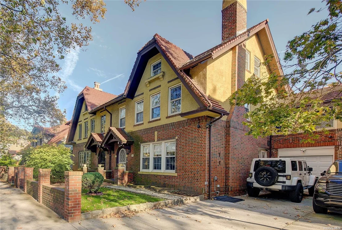 Photo of 264 Highland Boulevard