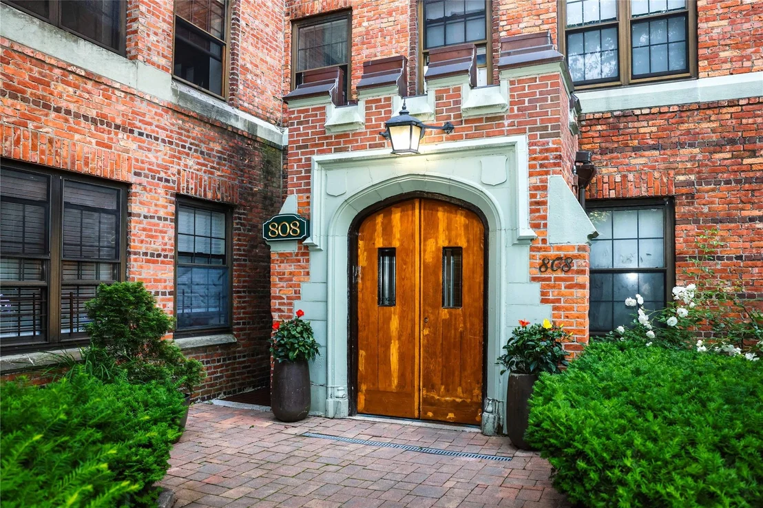 Photo of Unit 1A at 808 Bronx River Road