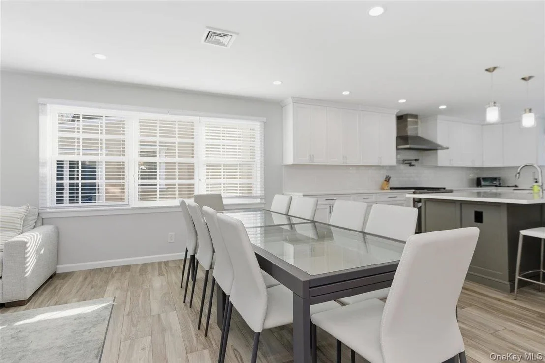Photo of 1697 Bay Boulevard