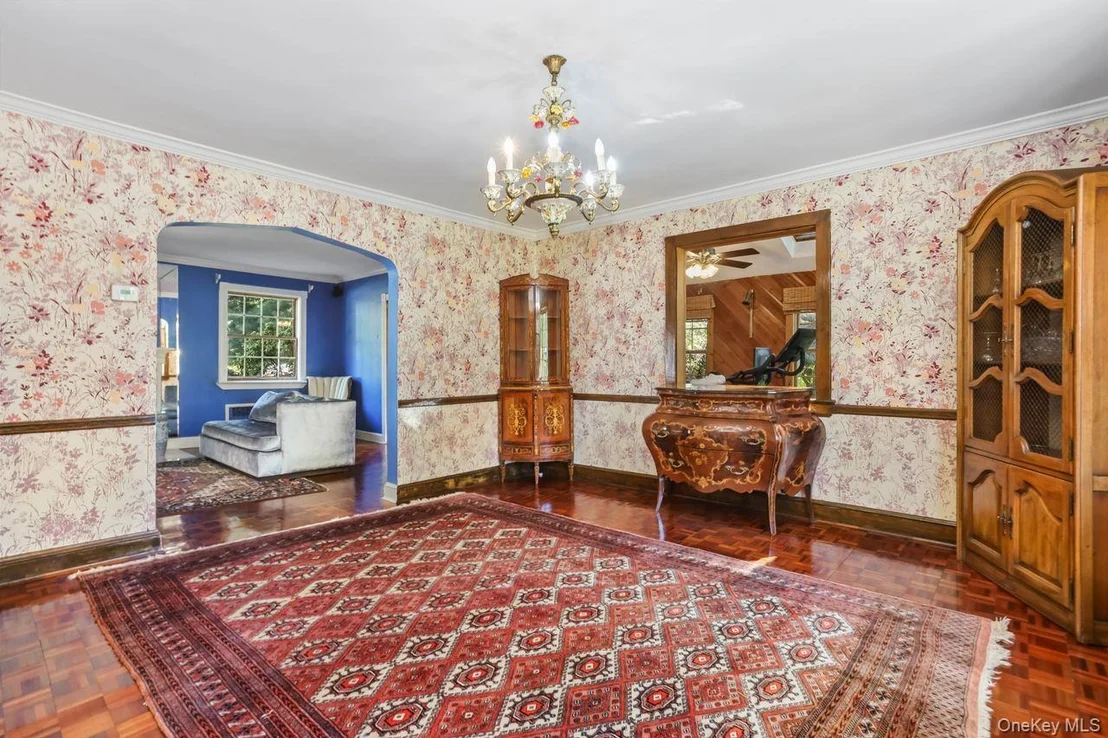 Photo of 889 James Street
