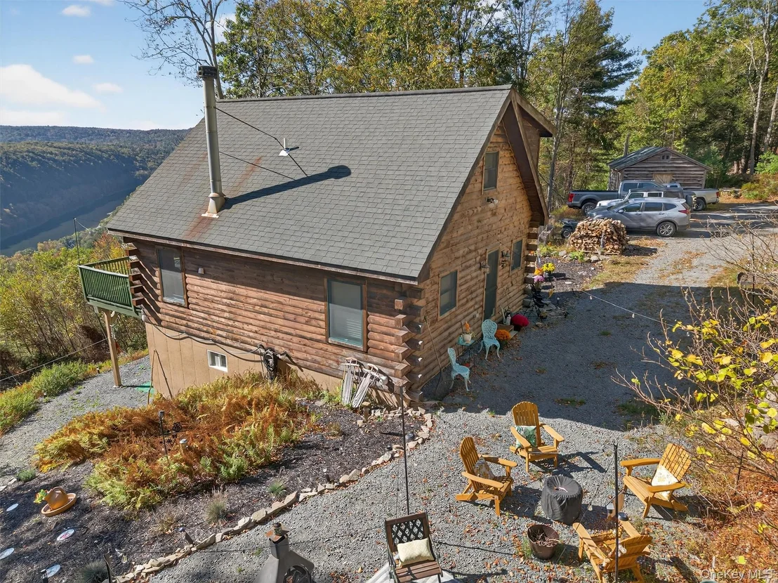 Photo of 129 Hallock Road