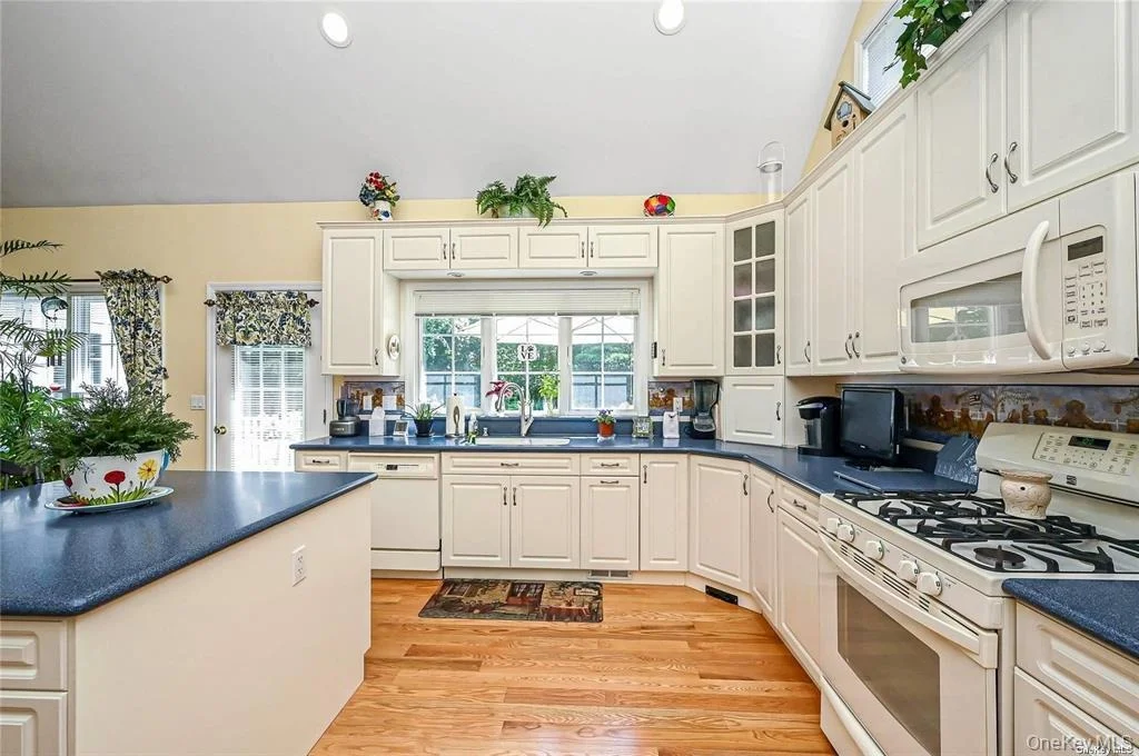 Photo of 828 Pondview Road