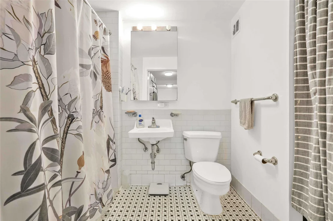 Photo of Unit 4E at 3044 3rd Avenue