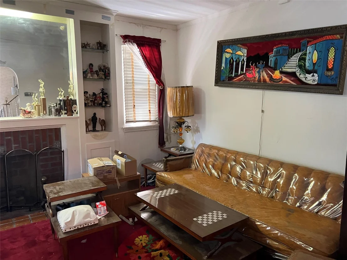 Photo of 2449 Young Avenue