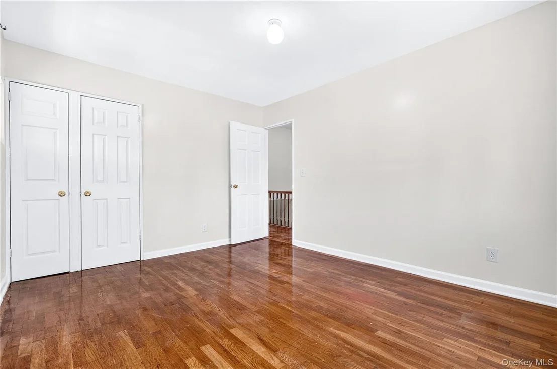 Photo of 3885 Paulding Avenue