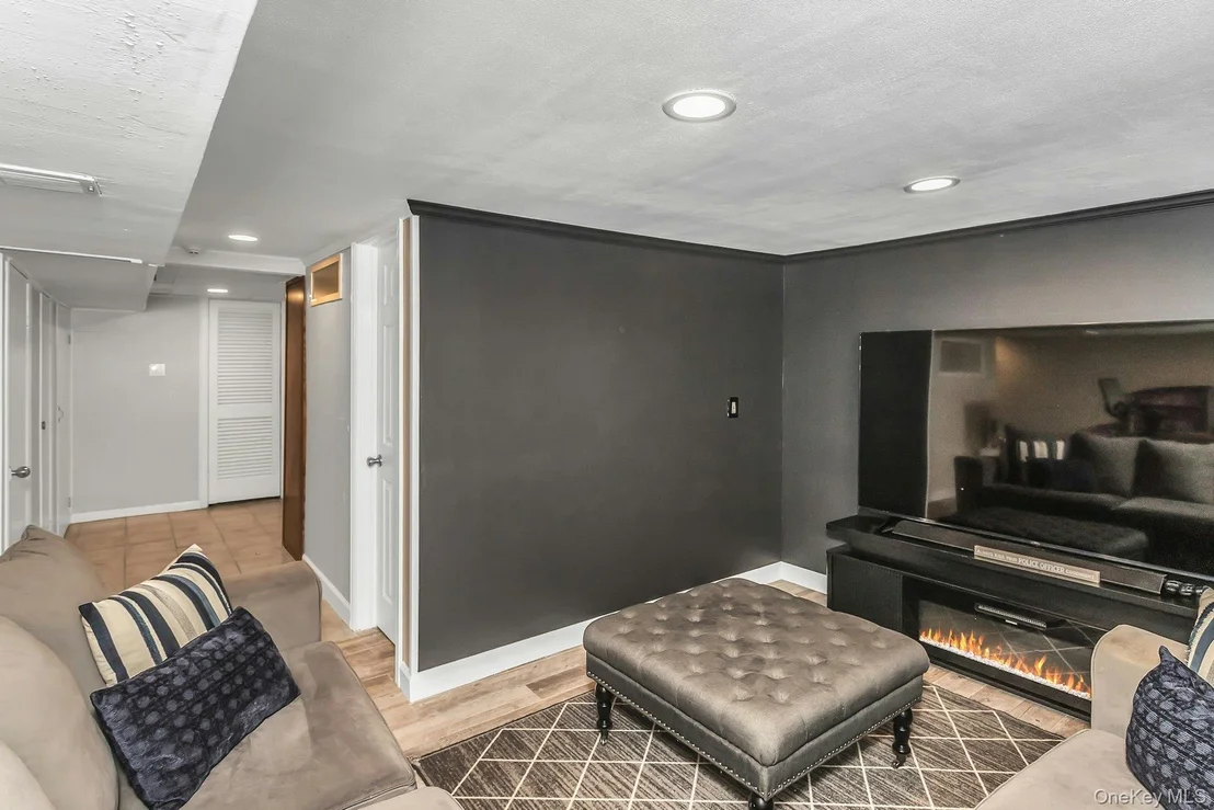 Photo of 991 Ferngate Drive
