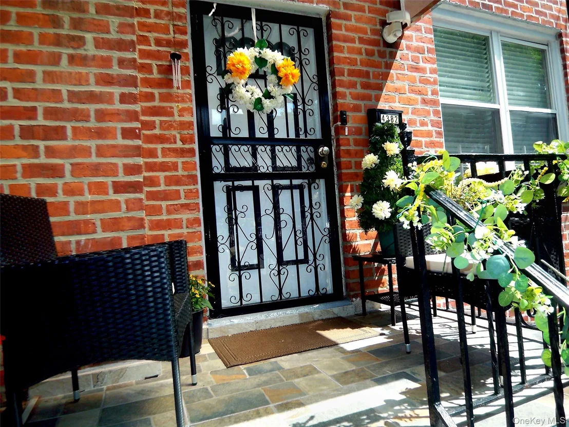 Photo of 4382 Byron Avenue