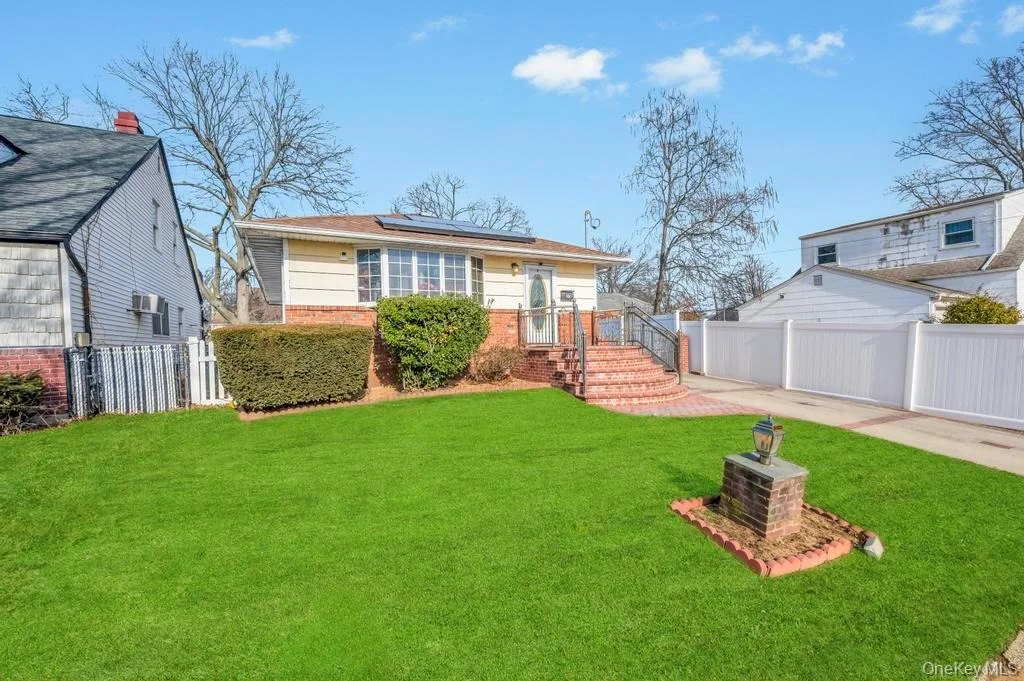 Photo of 488 Pershing Blvd