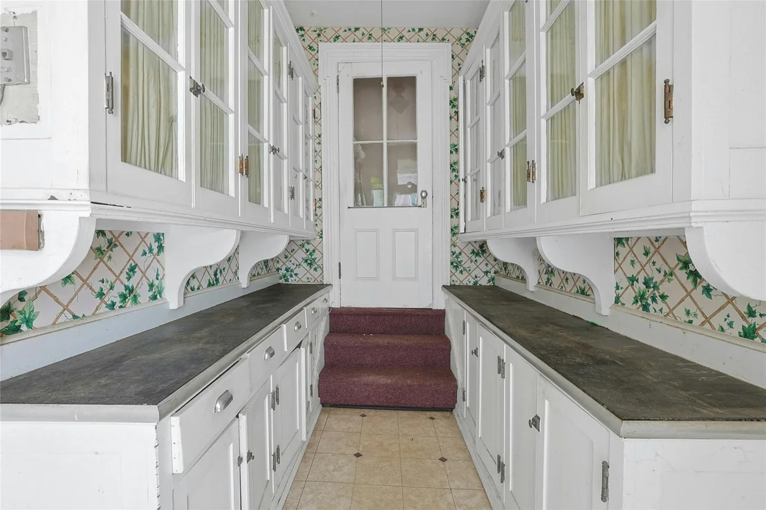 Photo of 225 River Road