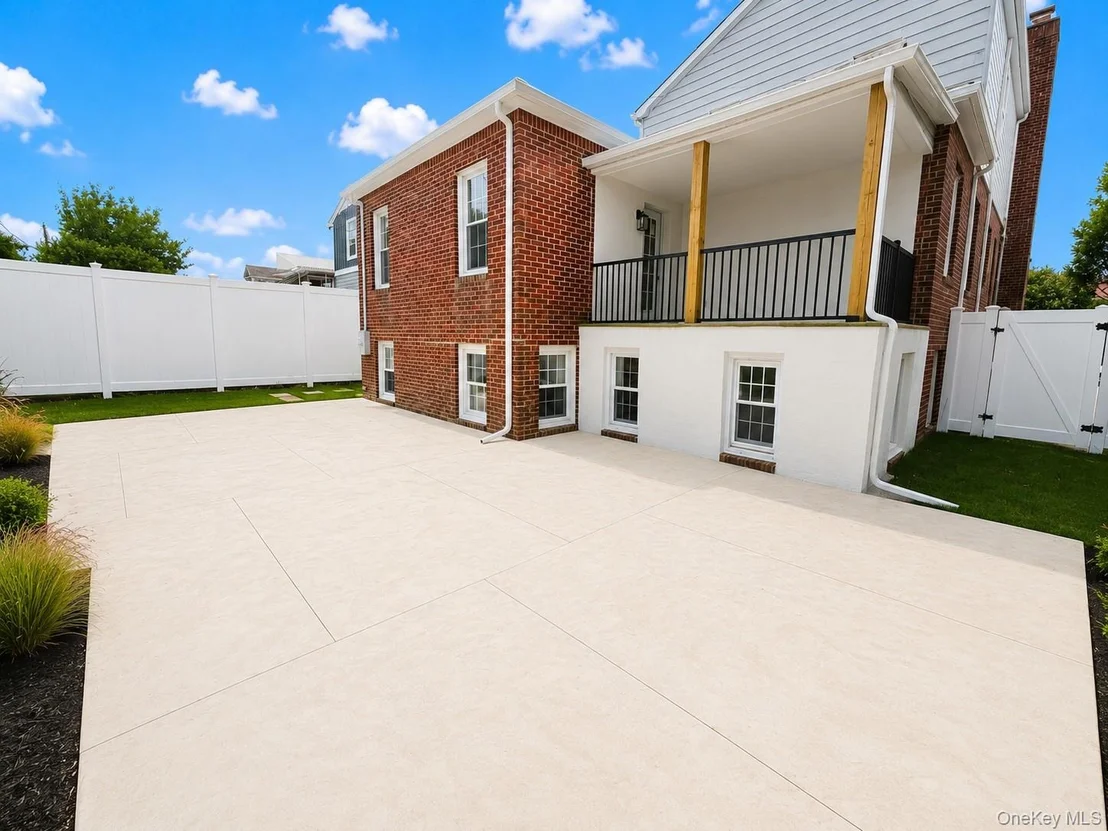 Photo of 449 W Beech Street