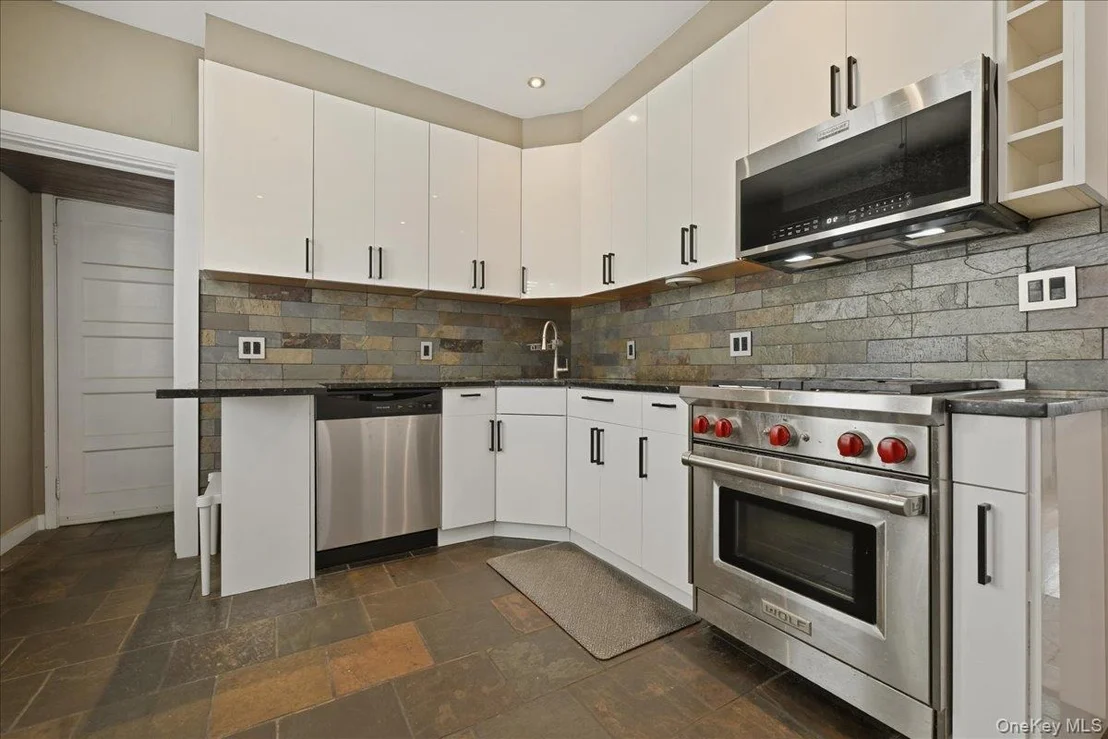 Photo of 991 Cottage Place