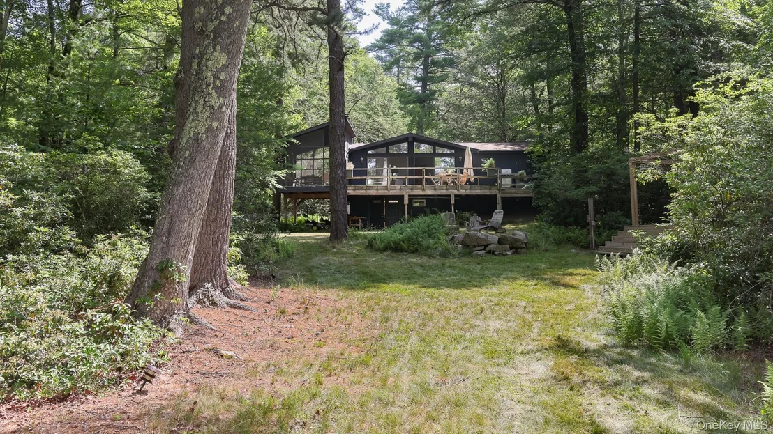 Photo of 1289 Plank Road