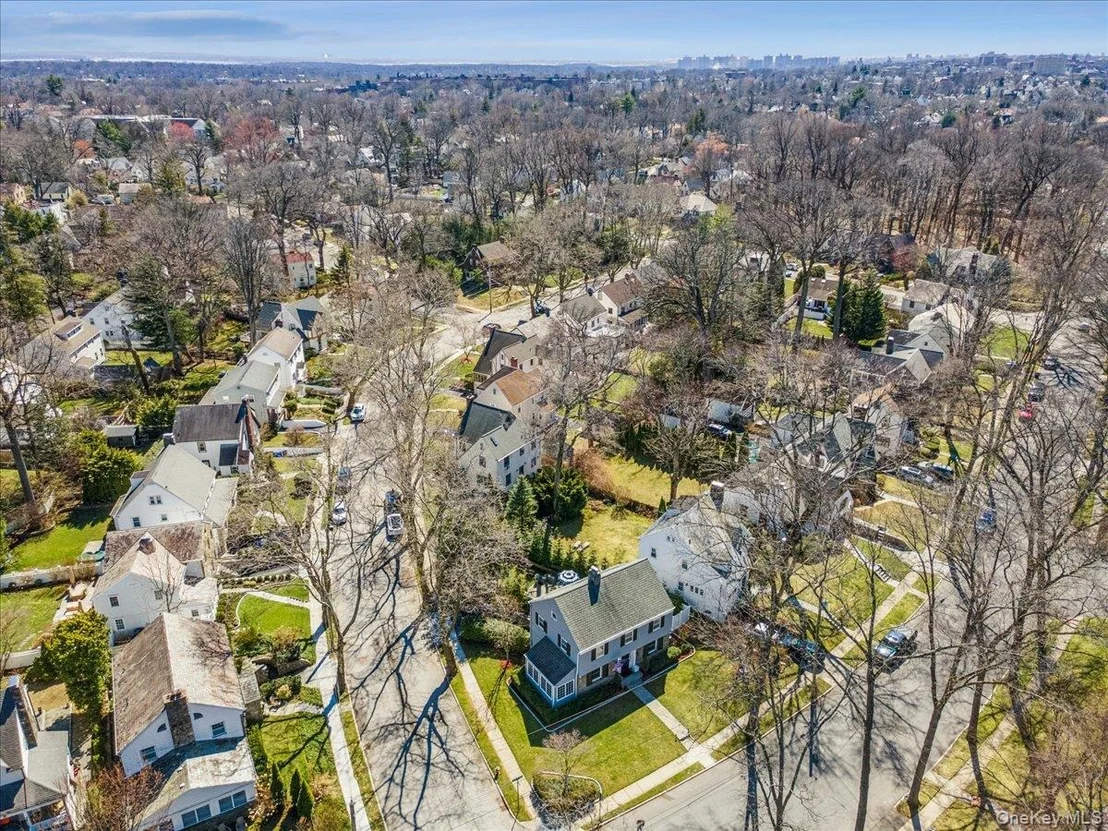 Photo of 195 Central Parkway