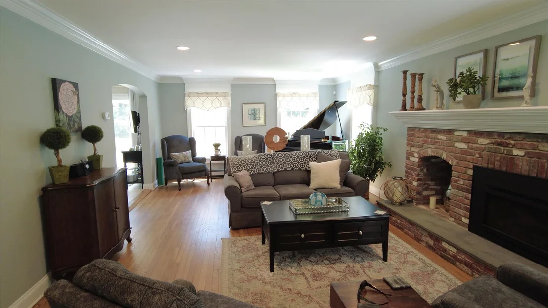 Photo of 9 Deerfield Drive