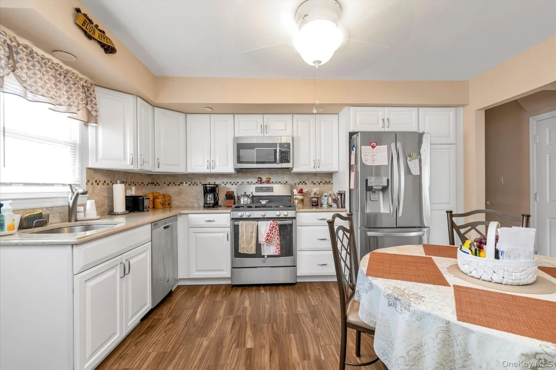 Photo of 882 Third Avenue