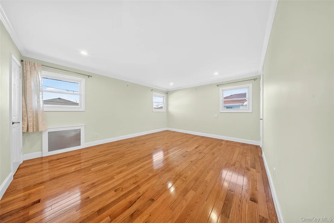 Photo of 38 S Oaks Boulevard